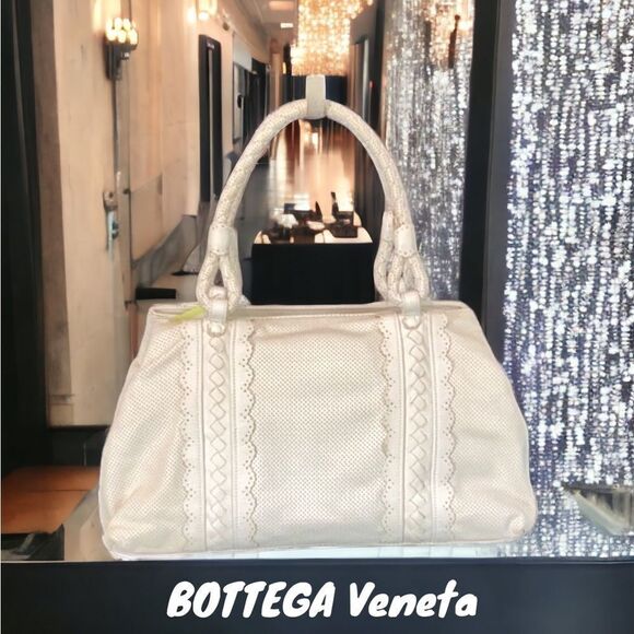 BOTTEGA VENETA WHITE LEATHER SATCHEL HANDBAG CUT OUT DETAIL